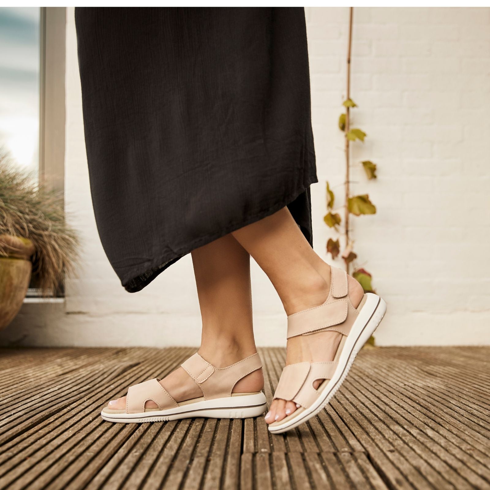 LEAF LUCY - CREAM WHITE